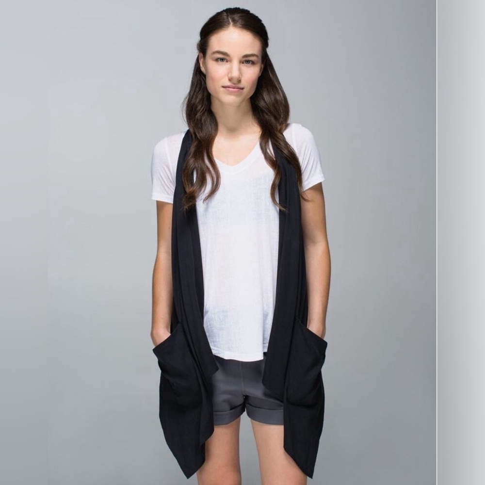 Lululemon Tranquility Sleeveless Wrap Black Vest Pockets 8 Large